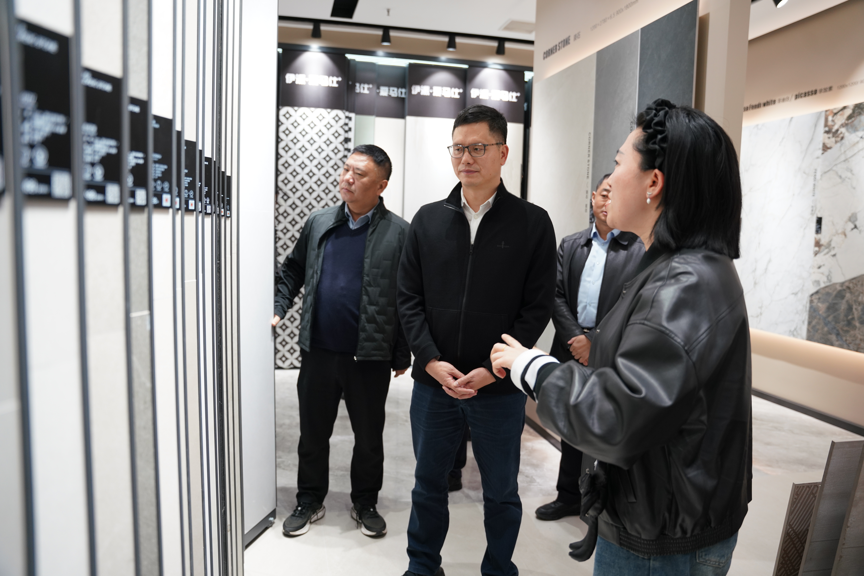 郭祖炎調(diào)研商貿(mào)服務(wù)業(yè)發(fā)展及“煙火利州十二坊”項(xiàng)目推...